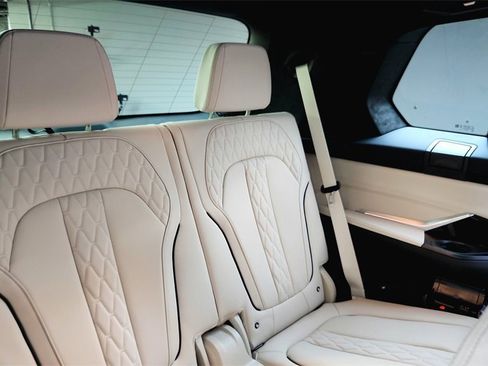 Used 2025 BMW X7 xDrive40i image 30