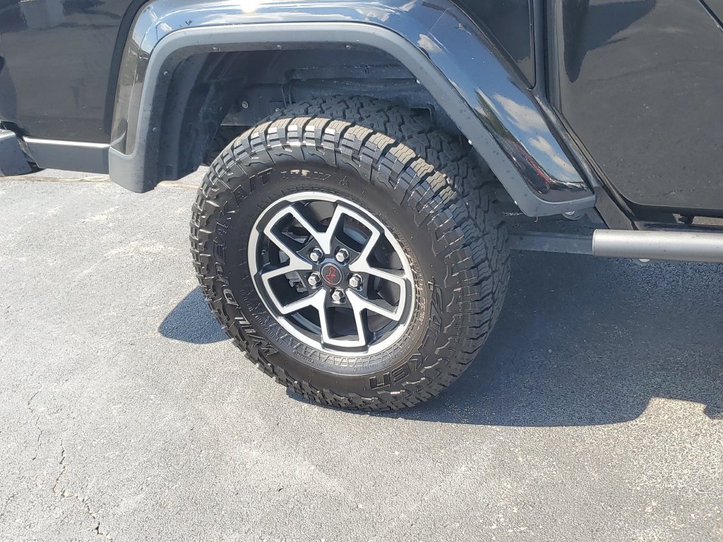 Certified 2023 Jeep Gladiator Sport AWD/4WD image 5