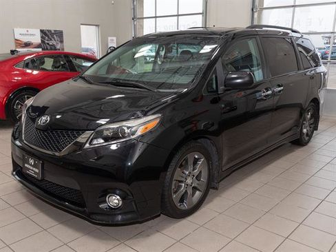 Used 2016 Toyota Sienna SE image 5