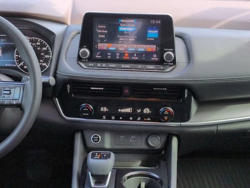 Used 2022 Nissan Rogue SV FWD image 17