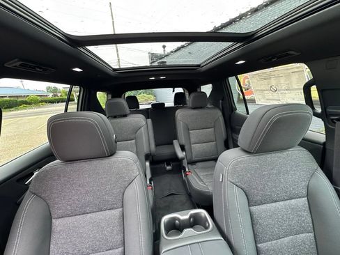 New 2026 Chevrolet Traverse LT w/ Sun and Wheel Package AWD/4WD image 13