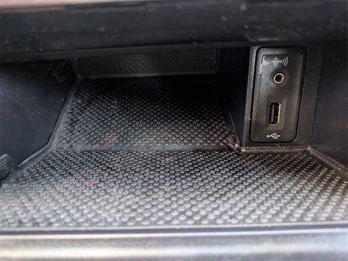 Used 2017 Volkswagen GTI SE image 26