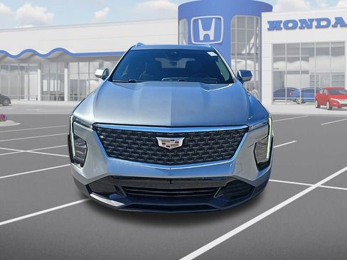 Used 2025 Cadillac XT4 Premium Luxury image 2