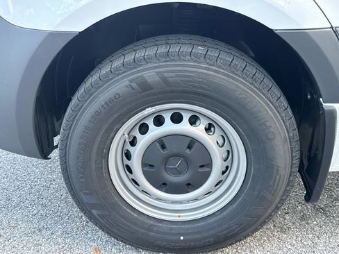 Used 2025 Mercedes-Benz Sprinter 2500 image 17