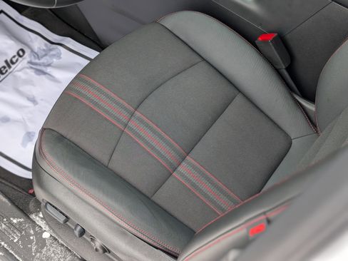 Used 2023 Chevrolet Equinox RS image 30