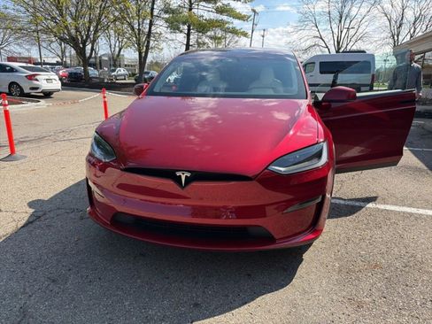Used 2023 Tesla Model X image 3