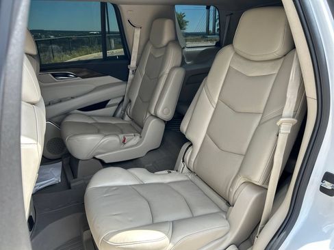 Used 2020 Cadillac Escalade Luxury AWD/4WD image 18
