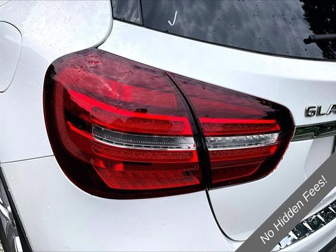 Used 2019 Mercedes-Benz GLA 250 4MATIC w/ Premium Package image 27