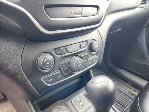 Used 2020 Jeep Cherokee Latitude w/ Quick Order Package 26F North image 13