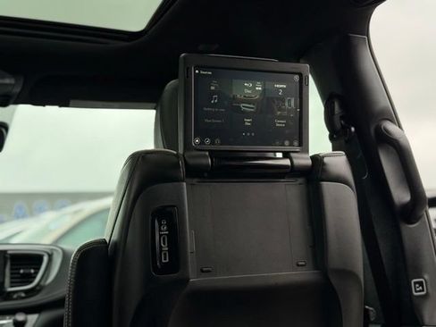Used 2020 Chrysler Pacifica Limited FWD image 18