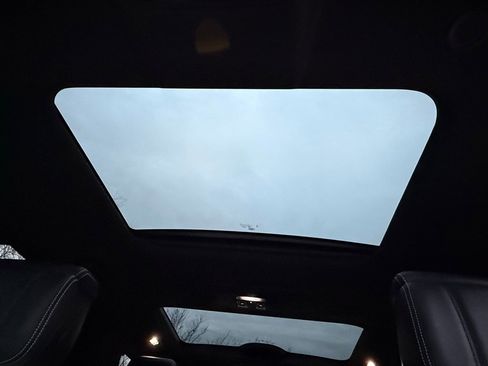 Used 2024 Land Rover Discovery Dynamic SE image 30