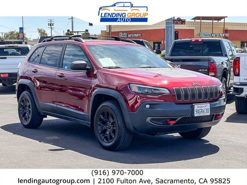 Used 2019 Jeep Cherokee Trailhawk AWD/4WD image 5