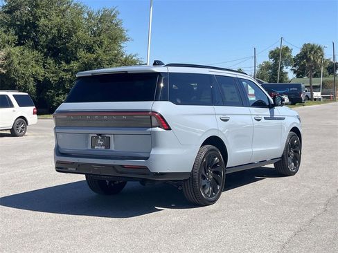 New 2025 Lincoln Navigator Reserve w/ Jet Appearance Package image 5