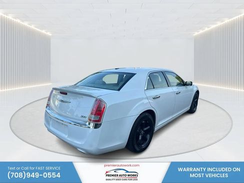 Used 2011 Chrysler 300 Limited RWD image 4