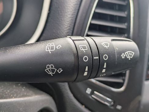Used 2019 Jeep Compass Latitude w/ Popular Equipment Group FWD image 28
