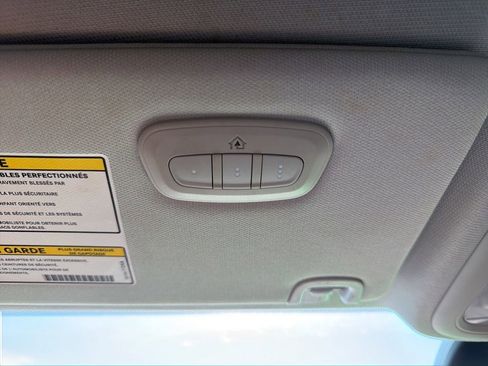 Used 2019 Jeep Cherokee Latitude Plus w/ Comfort/Convenience Group FWD image 25