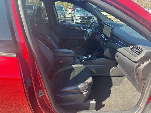 Used 2024 Ford Escape ST-Line w/ Tech Pack #1 image 9
