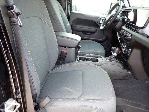 New 2025 Jeep Gladiator Sport image 8