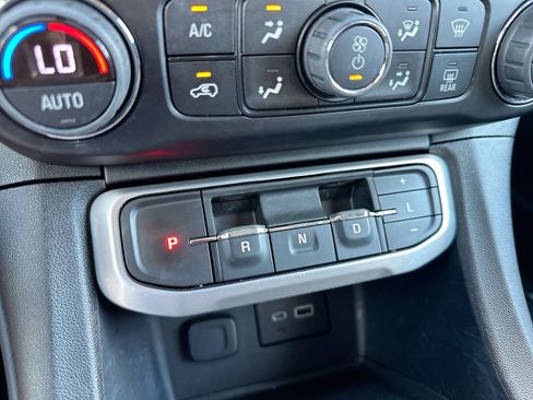 Used 2023 GMC Acadia SLE w/ Driver Convenience Package AWD/4WD image 19