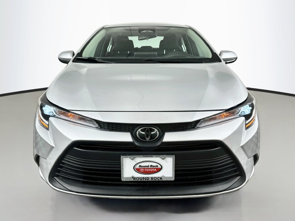 Used 2025 Toyota Corolla LE FWD image 2