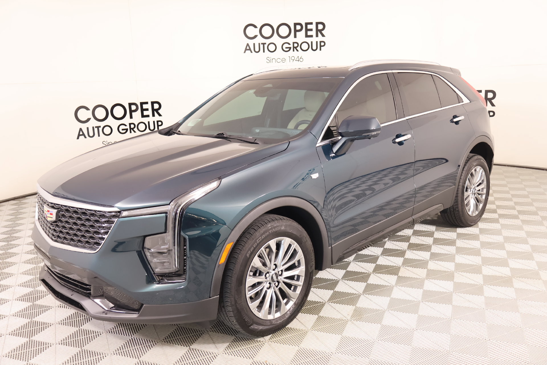 Used 2024 Cadillac XT4 Premium Luxury w/ Active Safety Package FWD image 11