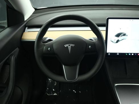 Used 2021 Tesla Model Y Long Range AWD/4WD image 34