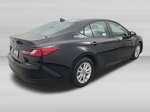 Used 2026 Toyota Camry LE FWD image 5