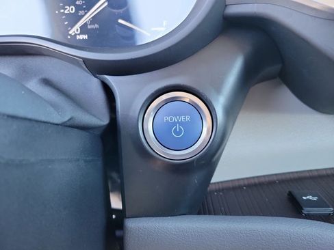 Used 2024 Toyota Sienna XLE image 18