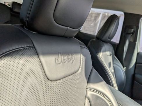 Used 2021 Jeep Cherokee Latitude Lux w/ Comfort/Convenience Group AWD/4WD image 35