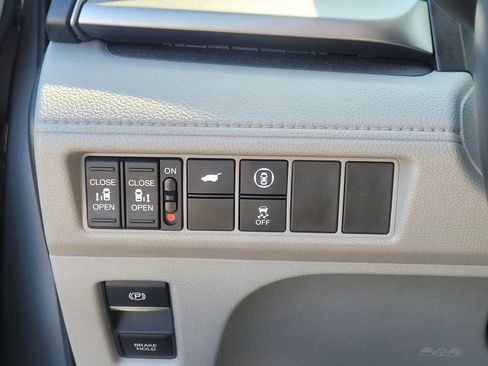 Used 2023 Honda Odyssey EX-L image 18