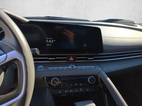 Used 2024 Hyundai Elantra SEL w/ Convenience Package image 13