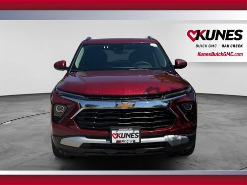 Used 2025 Chevrolet TrailBlazer LT FWD image 3