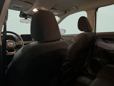 Used 2023 Nissan Rogue S image 16