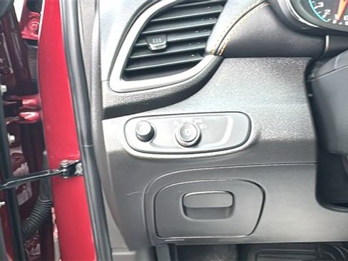 Used 2021 Chevrolet Trax LT w/ Driver Confidence Package image 14