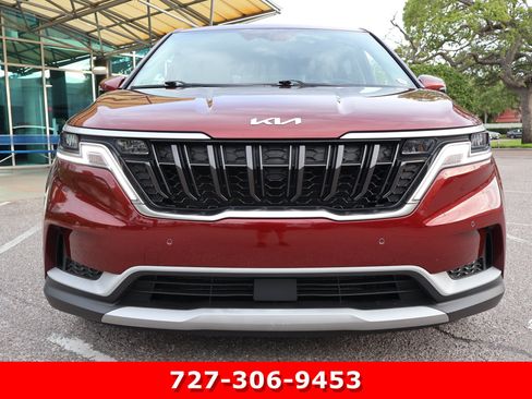 Used 2023 Kia Carnival EX FWD image 12