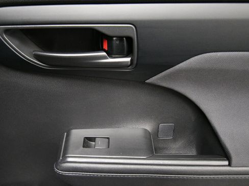 Certified 2024 Toyota Corolla Cross LE image 27