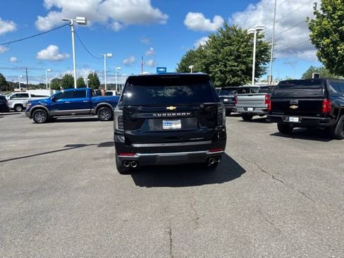 Used 2025 Chevrolet Suburban Premier AWD/4WD image 3