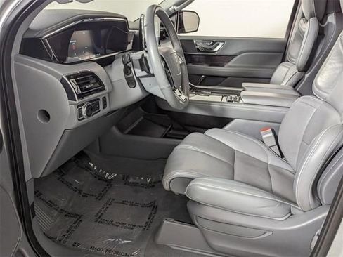 Used 2019 Lincoln Navigator Reserve image 15