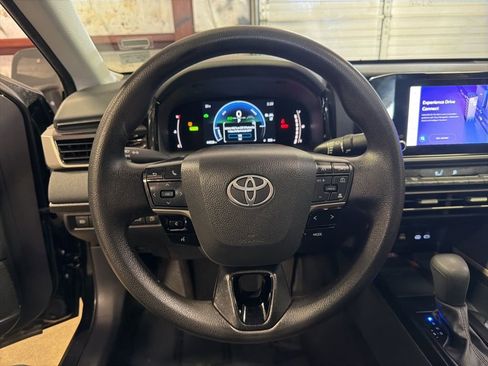 Used 2025 Toyota Camry LE image 14