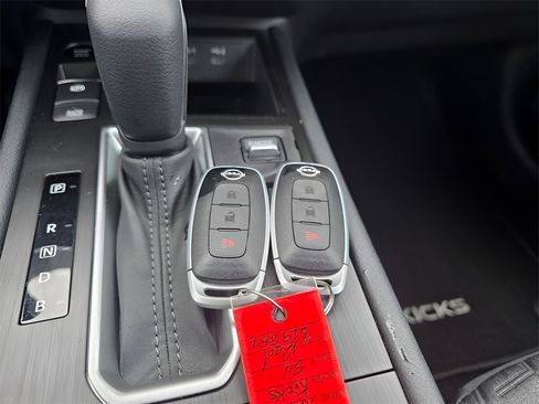 Used 2025 Nissan Kicks SV w/ Illumination Package image 9