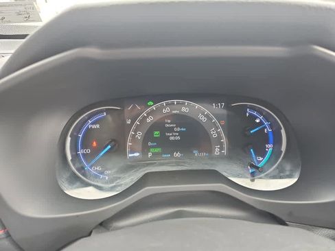 Used 2021 Toyota RAV4 SE w/ Weather & Moonroof Package image 16