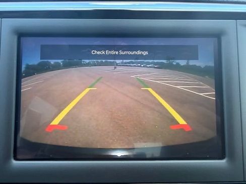 Used 2022 Chrysler Voyager LX FWD image 31
