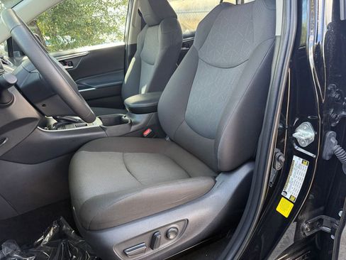 Used 2024 Toyota RAV4 XLE image 30