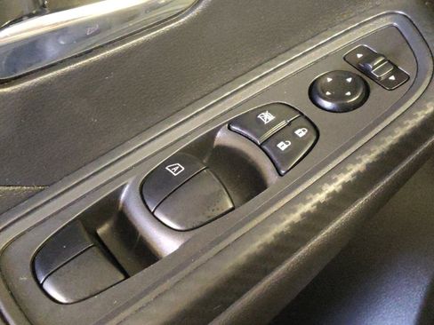 Used 2025 Nissan Versa SV FWD image 27