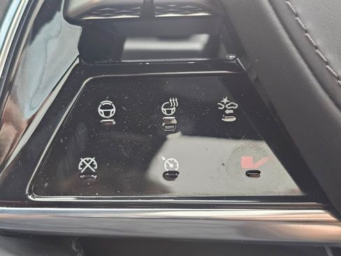 Used 2025 Cadillac Escalade V AWD/4WD image 33