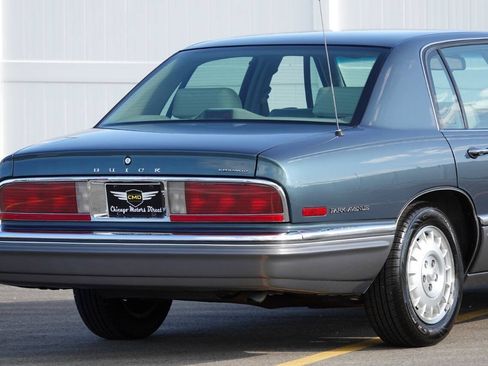Used 1993 Buick Park Avenue Ultra FWD image 30