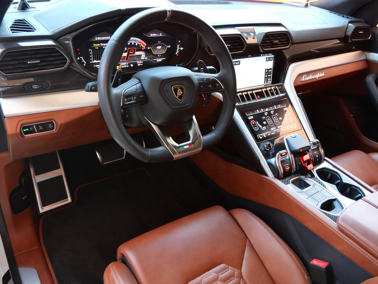 Used 2020 Lamborghini Urus AWD/4WD image 12