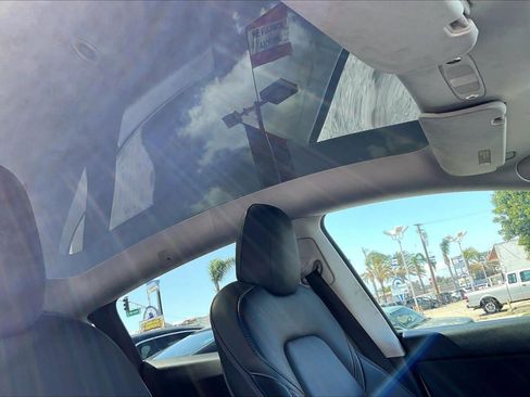 Used 2021 Tesla Model Y Long Range AWD/4WD image 21