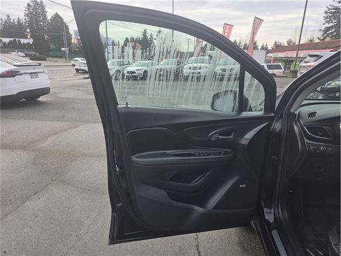 Used 2018 Buick Encore Premium image 13