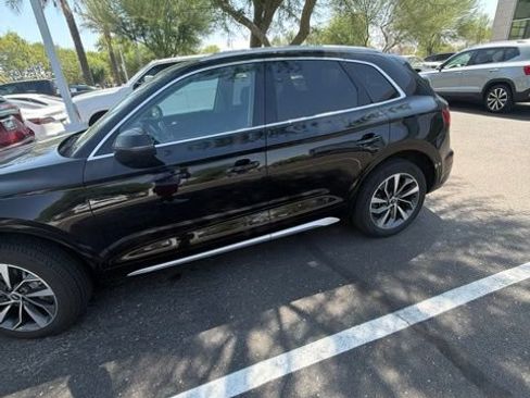 Used 2021 Audi Q5 2.0T Premium Plus w/ Premium Plus Package AWD/4WD image 3